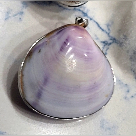 VINTAGE Clam Shell Pendant - Picture 10 of 11